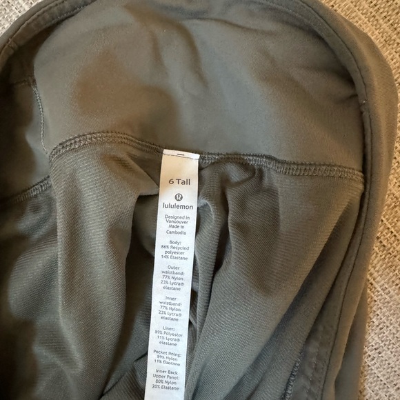 Lululemon Speed Up High Rise Shorts - Picture 3 of 3